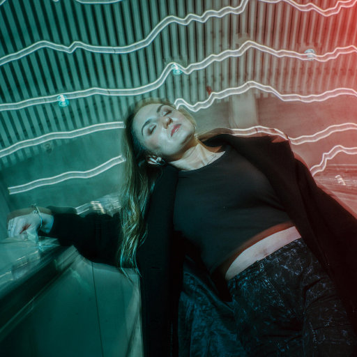 动漫妓女巨大吸乳裸身视频
